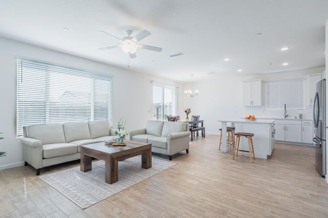 1180 Encore Way W, Madera, CA 93636