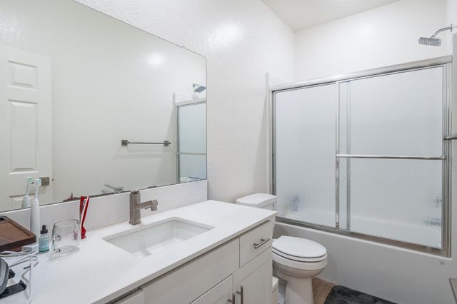 1180 Encore Way W, Madera, CA 93636