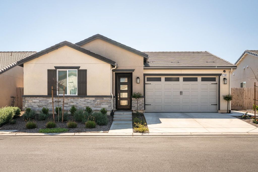 Image 1 of property listing at 1180 Encore Way W, Madera, CA 93636