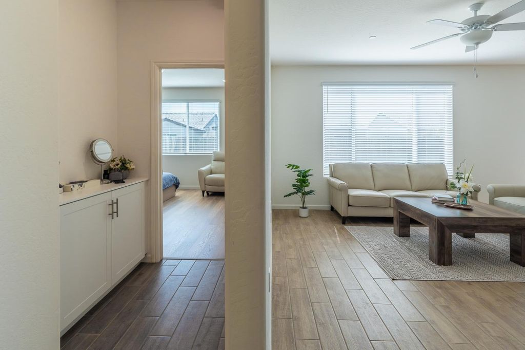 Image 12 of property listing at 1180 Encore Way W, Madera, CA 93636