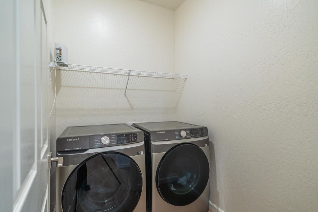 Image 16 of property listing at 1180 Encore Way W, Madera, CA 93636