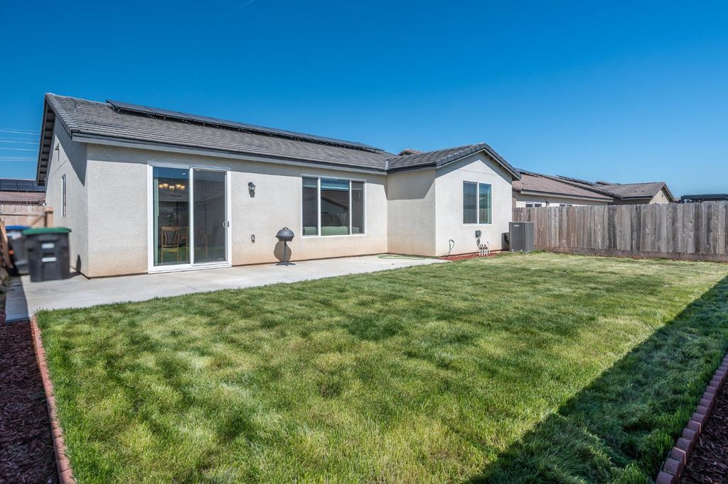 Image 17 of property listing at 1180 Encore Way W, Madera, CA 93636