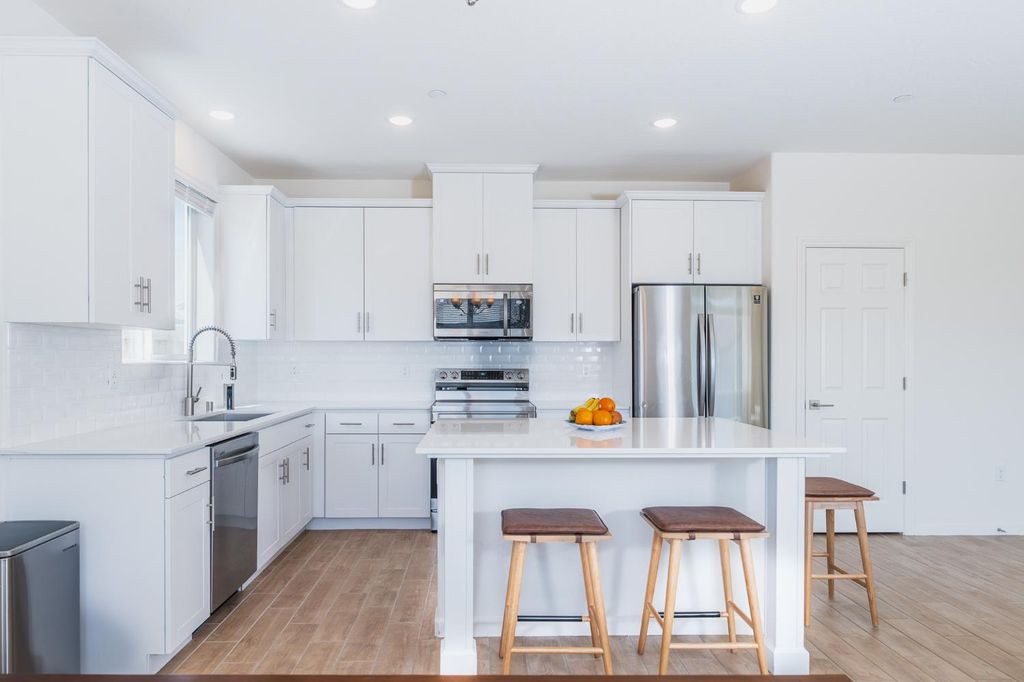 Image 5 of property listing at 1180 Encore Way W, Madera, CA 93636