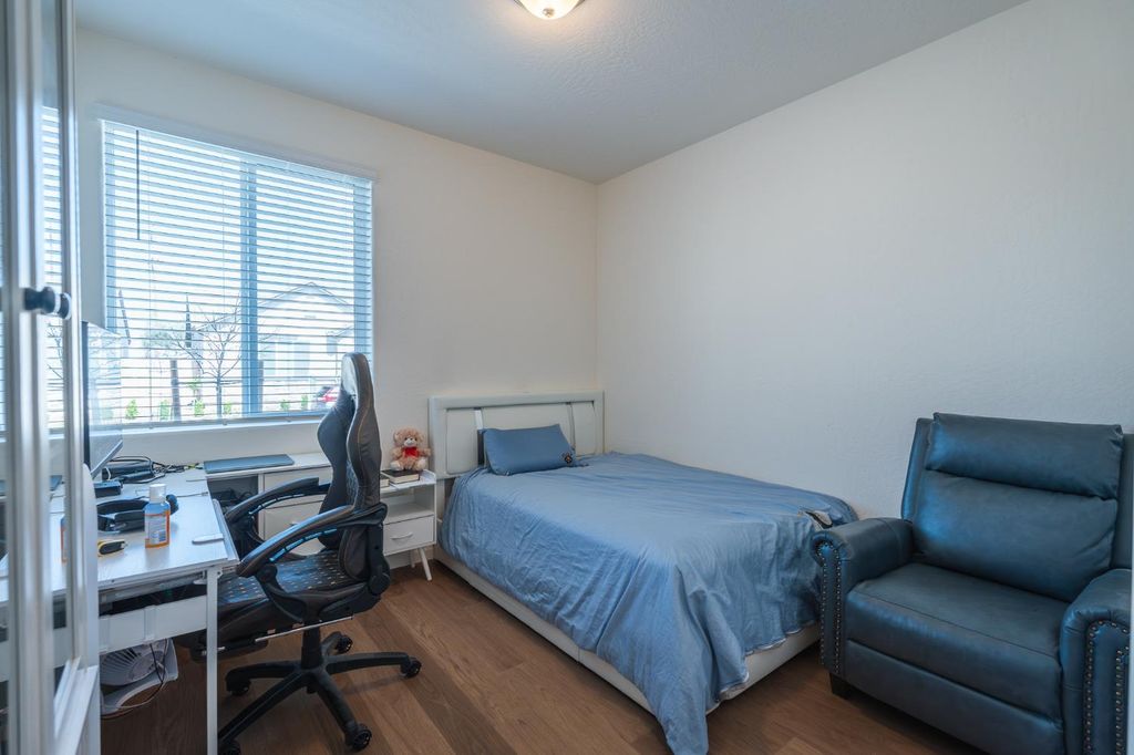 Image 9 of property listing at 1180 Encore Way W, Madera, CA 93636