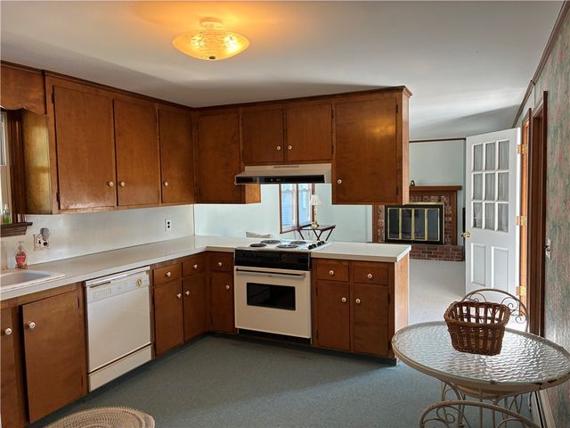 2 Woodcrest Drive, Cumberland, RI 02864