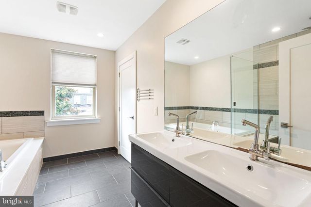 1118 E OXFORD ST, Philadelphia, PA 19125