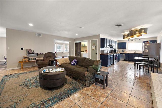 1005 Logansport Street, Nacogdoches, TX 75961