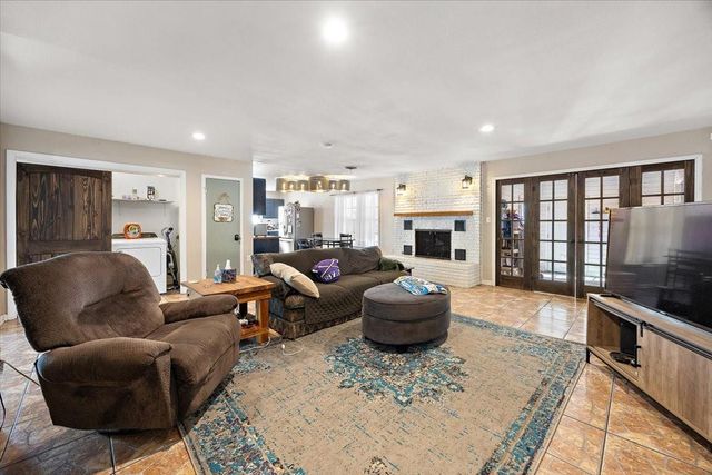 1005 Logansport Street, Nacogdoches, TX 75961