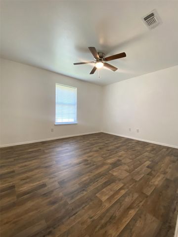 505 Red Springs Avenue, Mt Pleasant, TX 75455