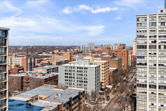 5701 N Sheridan Road 17B, Chicago, IL 60660