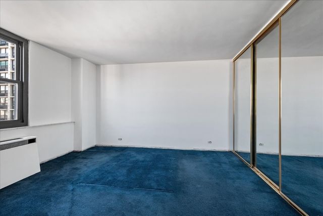 5701 N Sheridan Road 17B, Chicago, IL 60660