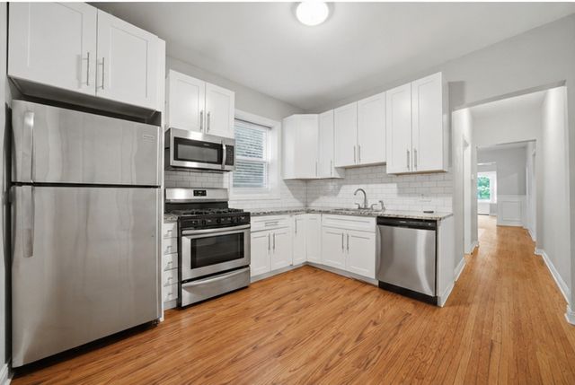 5039 W Cullom Avenue 1, Chicago, IL 60641