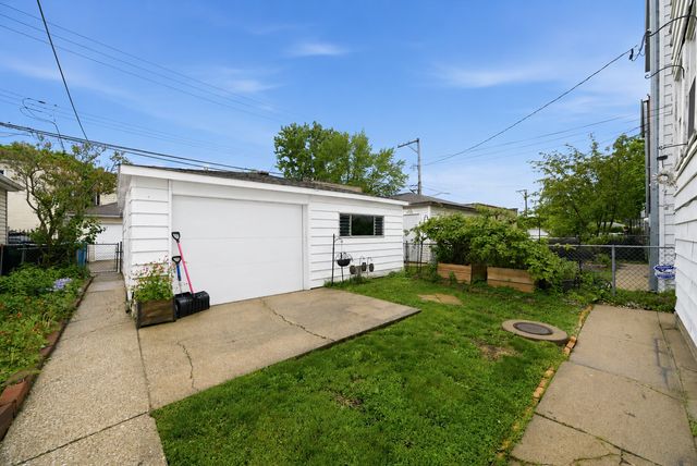5039 W Cullom Avenue 1, Chicago, IL 60641