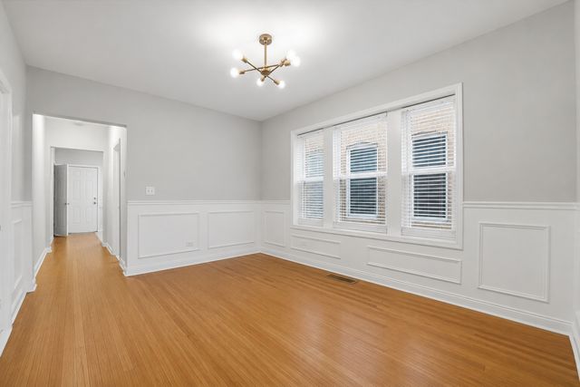 5039 W Cullom Avenue 1, Chicago, IL 60641