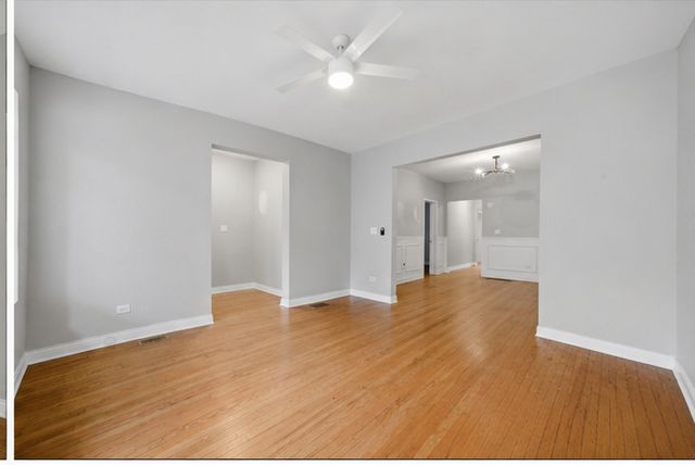 5039 W Cullom Avenue 1, Chicago, IL 60641