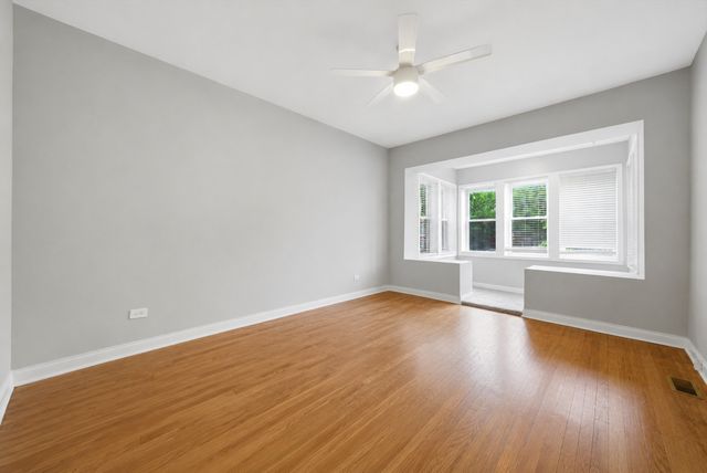 5039 W Cullom Avenue 1, Chicago, IL 60641