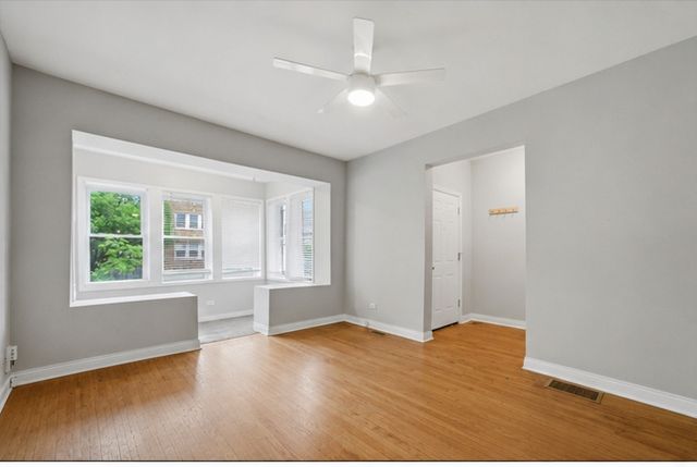 5039 W Cullom Avenue 1, Chicago, IL 60641