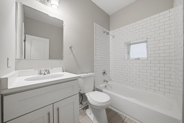 5039 W Cullom Avenue 1, Chicago, IL 60641