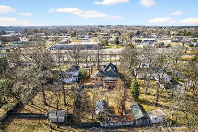 408 NE Atlantic St, Tullahoma, TN 37388