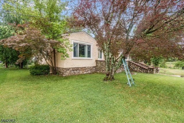 2 Hicks Ave, Newton Town, NJ 07860