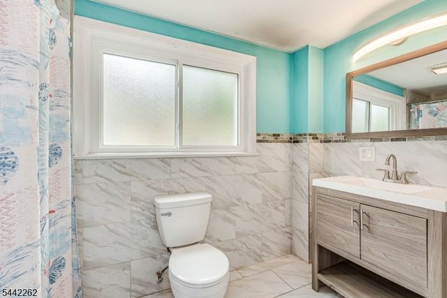 2 Hicks Ave, Newton Town, NJ 07860