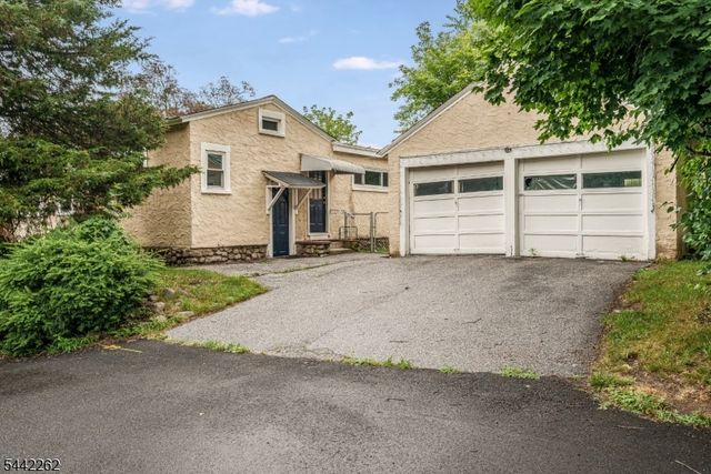 2 Hicks Ave, Newton Town, NJ 07860