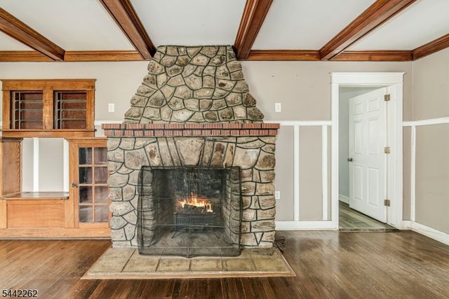 2 Hicks Ave, Newton Town, NJ 07860