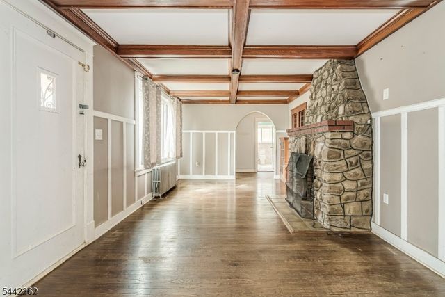 2 Hicks Ave, Newton Town, NJ 07860