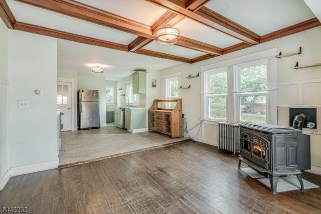 2 Hicks Ave, Newton Town, NJ 07860
