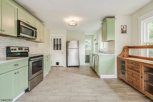 2 Hicks Ave, Newton Town, NJ 07860