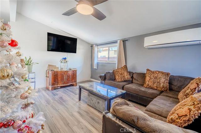 513 Nottingham Avenue, Santa Ana, CA 92703