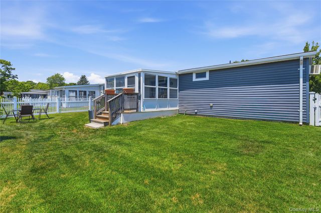35 Village Circle S, Manorville, NY 11949
