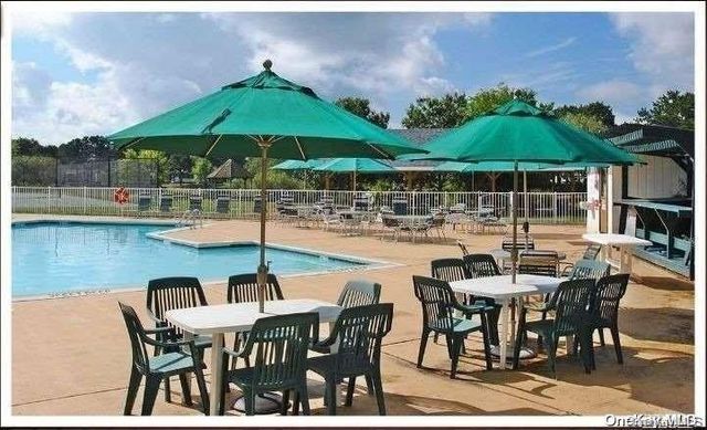 35 Village Circle S, Manorville, NY 11949