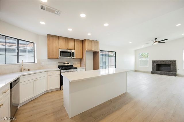 1732 Yellow Rose Street, Las Vegas, NV 89108