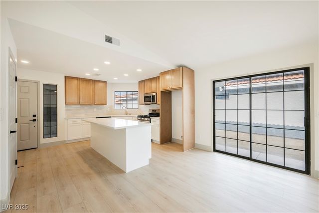 1732 Yellow Rose Street, Las Vegas, NV 89108