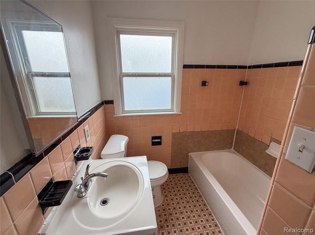 15456 Saratoga Street, Detroit, MI 48205
