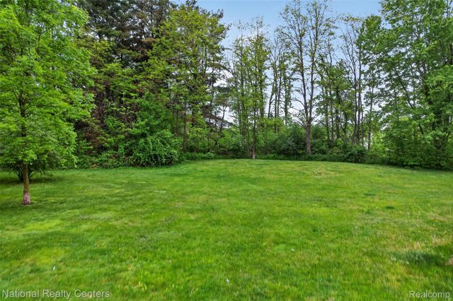 7782 Golf Club Road, Genoa Township, MI 48843