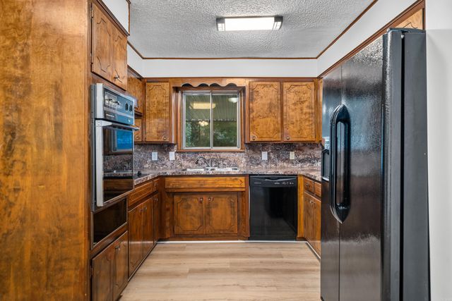 309 Lakeside Road, Hot Springs, AR 71901