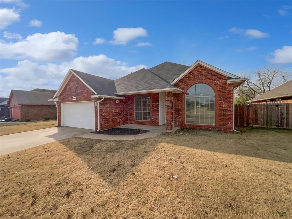 1013 Oak Creek Drive, Moore, OK 73160