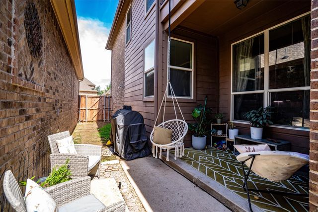 2459 Embleton Drive, Lewisville, TX 75067