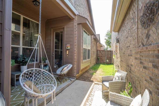 2459 Embleton Drive, Lewisville, TX 75067