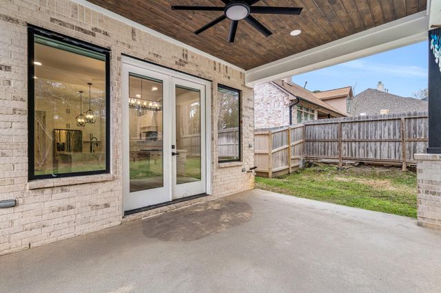 245 E Blue Heron Drive, Montgomery, TX 77316