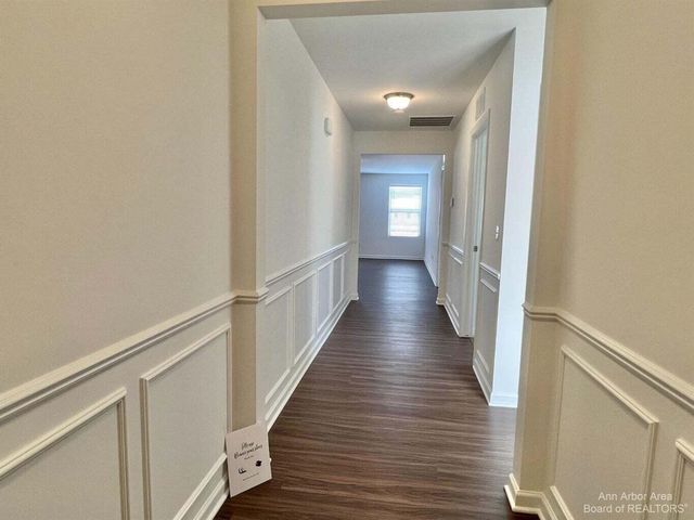 10284 Swan Lake Circle, Ypsilanti, MI 48197