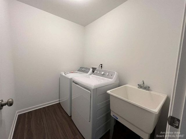 10284 Swan Lake Circle, Ypsilanti, MI 48197
