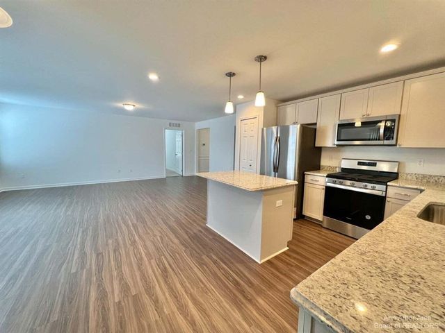 10284 Swan Lake Circle, Ypsilanti, MI 48197