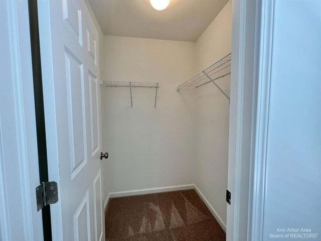 10284 Swan Lake Circle, Ypsilanti, MI 48197
