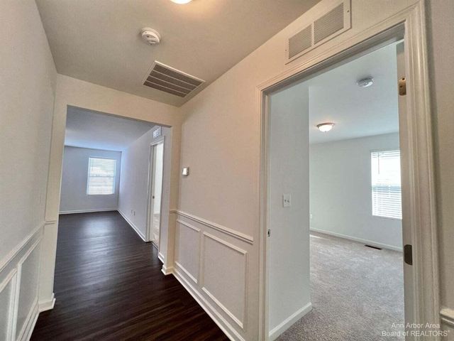 10284 Swan Lake Circle, Ypsilanti, MI 48197