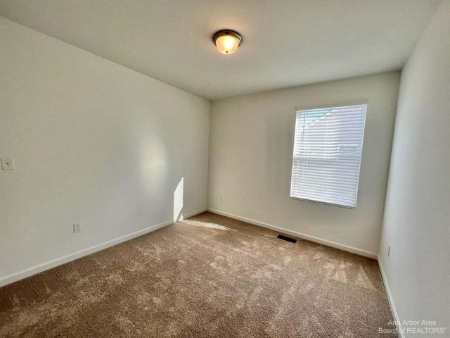10284 Swan Lake Circle, Ypsilanti, MI 48197