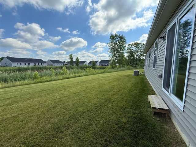10284 Swan Lake Circle, Ypsilanti, MI 48197