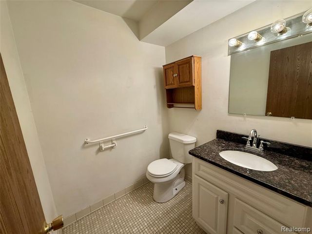 38505 Yarmouth Street, Clinton Township, MI 48038